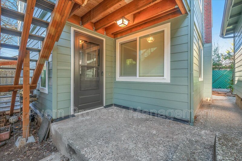 Portland Condo: 4909 SE 71st