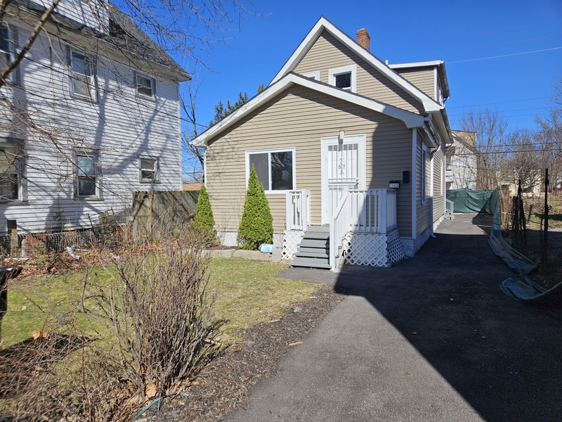 Cleveland Condo: 12405 Signet Avenue - Upstairs