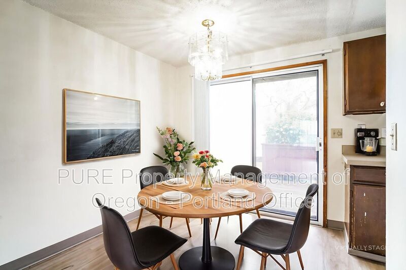 Milwaukie House: 3510 SE Sherry Lane