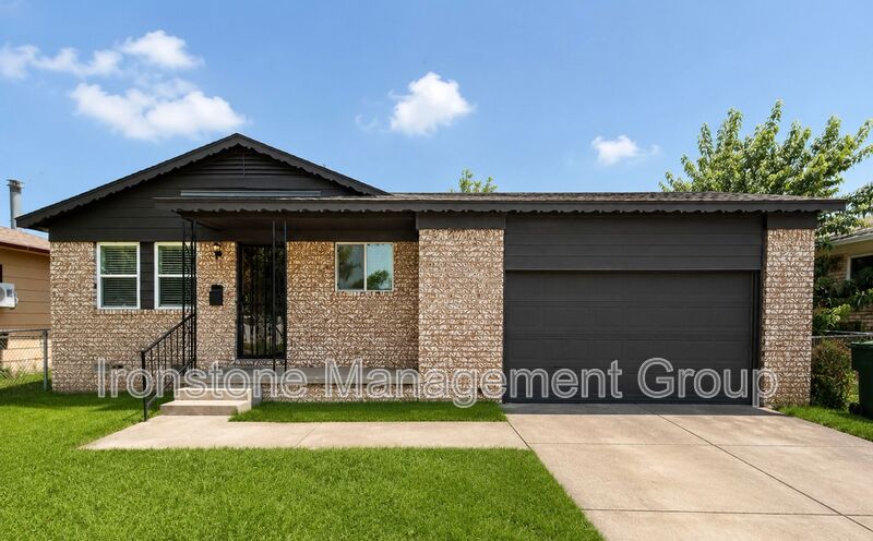 Owasso House: 906 North Atlanta Street
