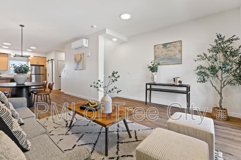 Garden City Townhome: 7457 W Swain Ln