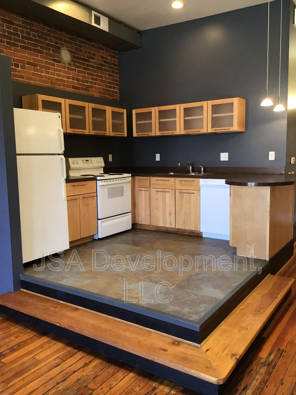 Waterloo House: 220-224 E 4th St