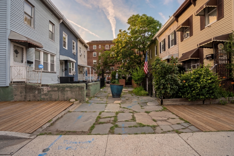 Jersey City House: 6 Rademan Place