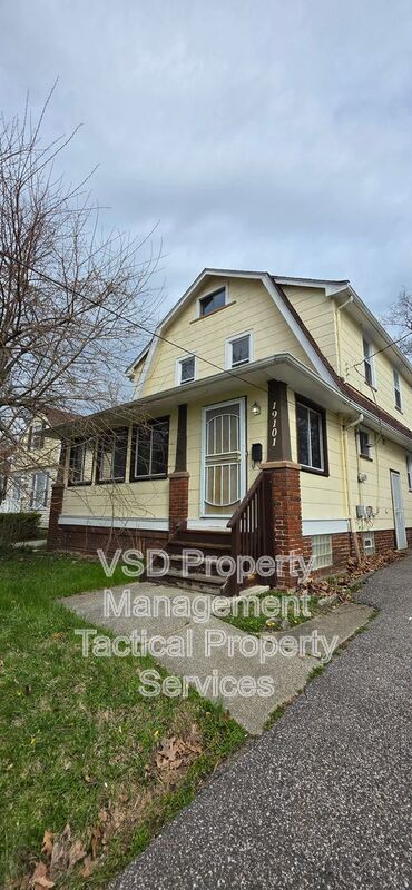 Maple Hts House: 19101 Nitra St