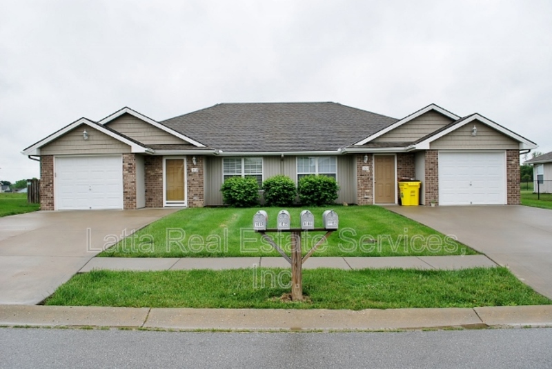 Grain Valley Condo: 1035 NW Willow Dr