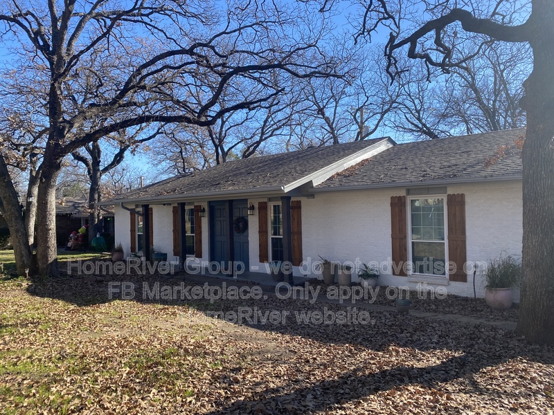 Arlington House: 3002 Friendswood Dr