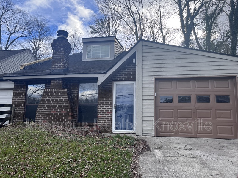 Knoxville House: 7666 Chatham Cir