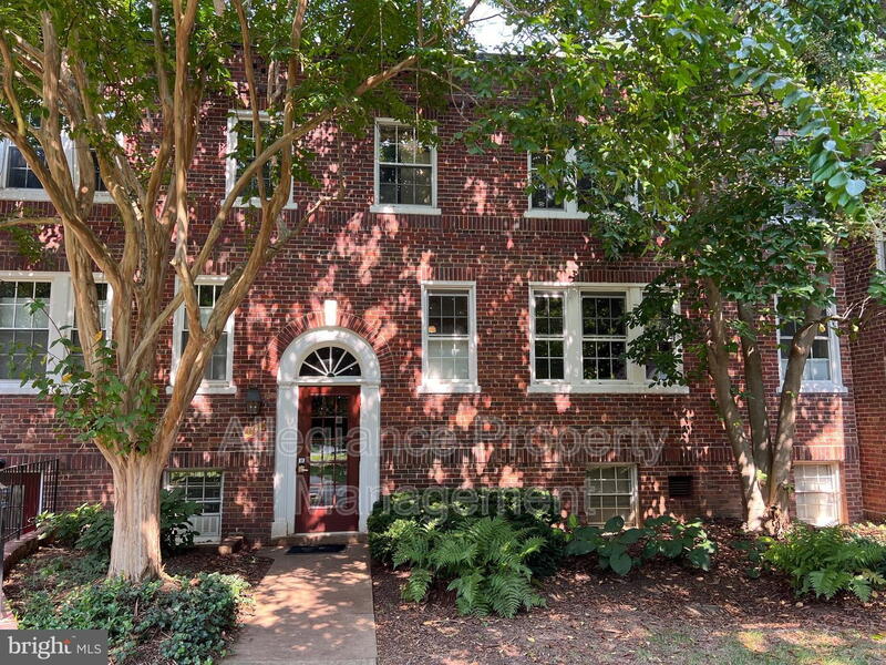 Arlington House: 1741 N Troy St