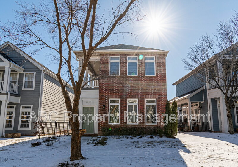 Fayetteville House: 2583 Frontier Elm