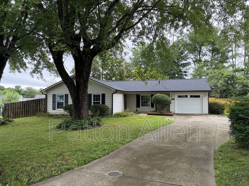 Asheville House: 105 Scottlynn Ct