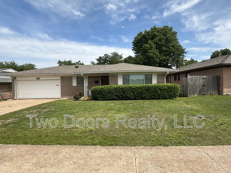 Midwest City House: 137 East Jarman Dr