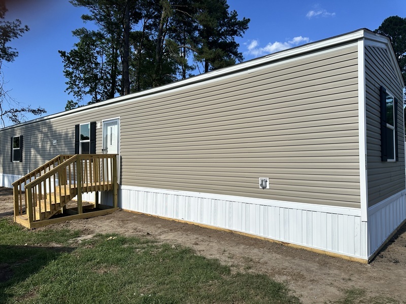 Lumberton House: 3525 E Elizabethtown Rd