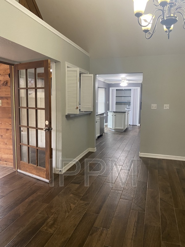Harlingen House: 609 Inverary