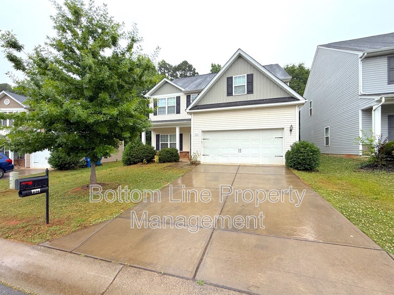 Gastonia House: 1321 Waylon Ave
