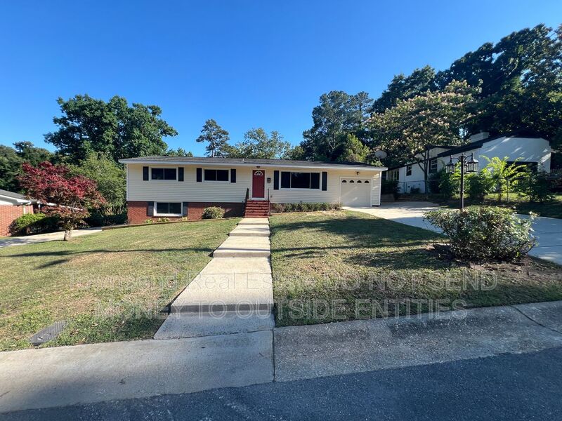 Fayetteville House: 1905 McPherson Avenue