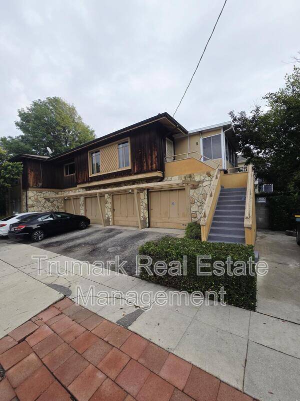 Studio City Condo: 12426 Moorpark St