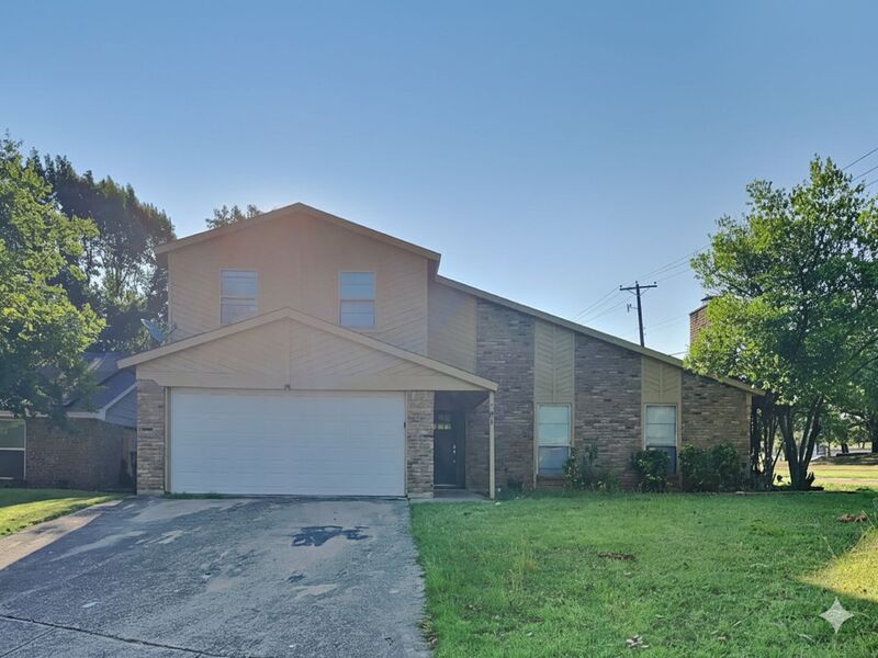 Arlington House: 701 Matthews Ct