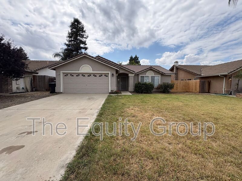Visalia House: 723 North Simon St