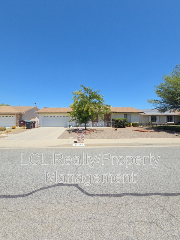 Menifee House: 26340 Harrisburg Dr