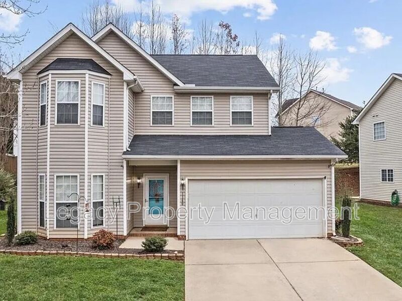 Mebane House: 1140 Briarwood Dr