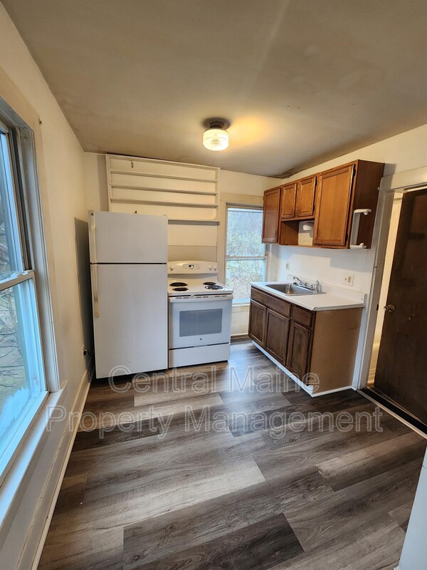 Gardner Condo: 60 Spring St. #4