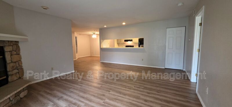 Littleton House: 12024 W Cross Dr