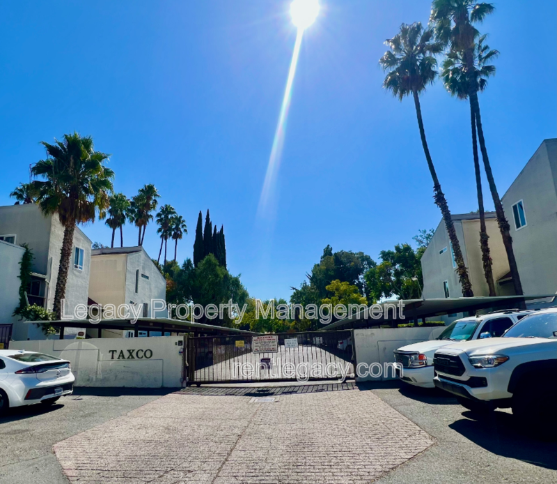 Concord Condo: 2200 Laguna Cir