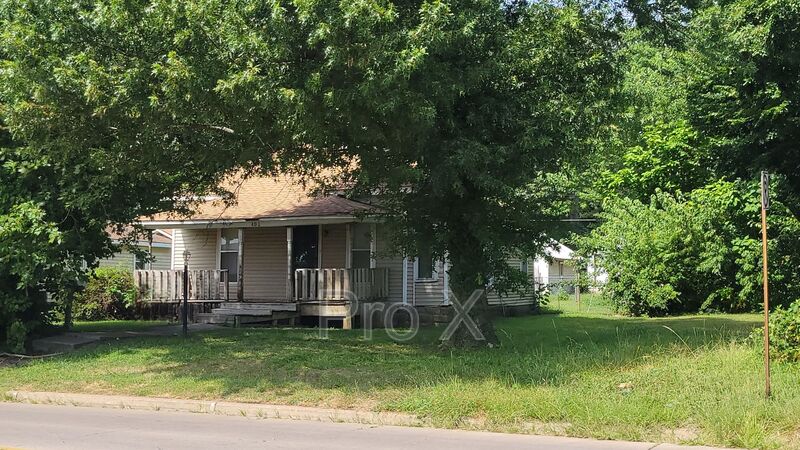 Pittsburg House: 406 S Joplin