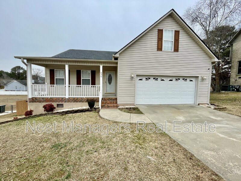 Fayetteville House: 490 Greywalls Court