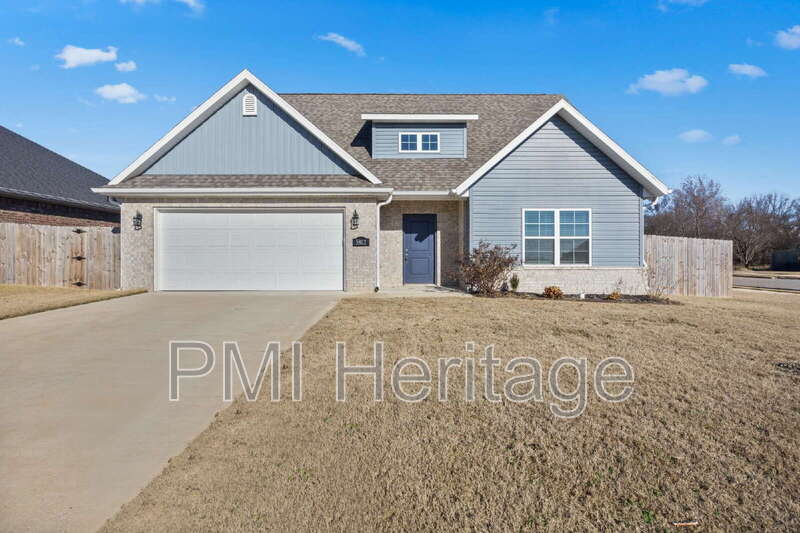 Bentonville House: 5802 Southwest Teppee Avenue