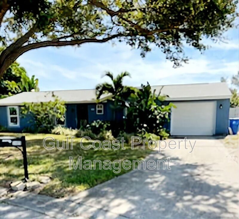 Bradenton House: 3405 66th Street Court West