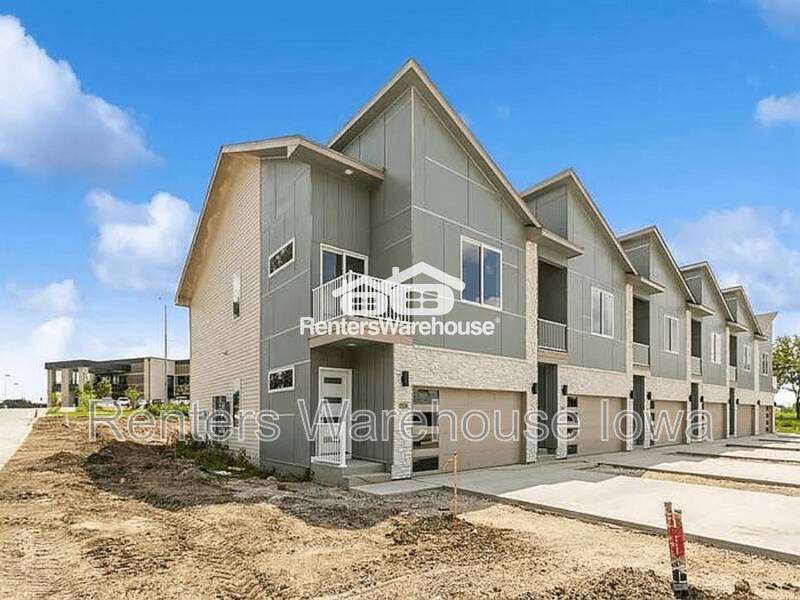 Clive Townhome: 15588 Rocklyn Pl