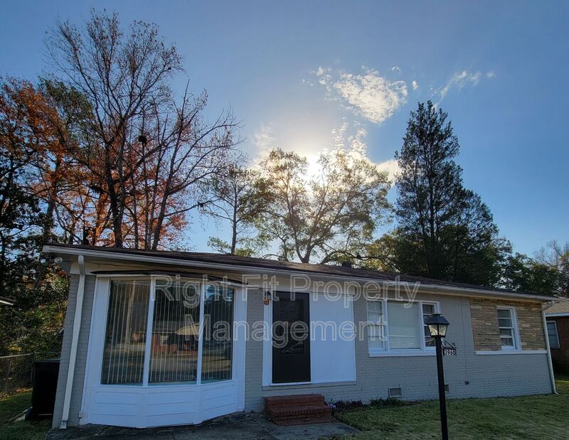 Columbus House: 3960 Trask Drive