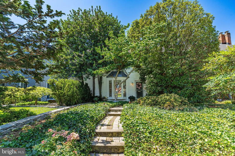 Alexandria House: 912 Green St