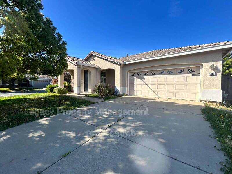 Lincoln House: 300 Dedham Ct