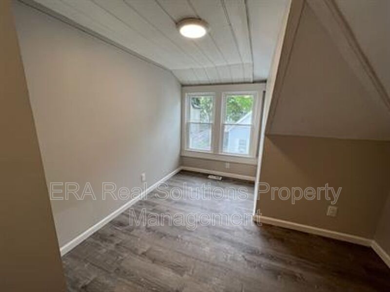 Hamilton House: 33 Center St.