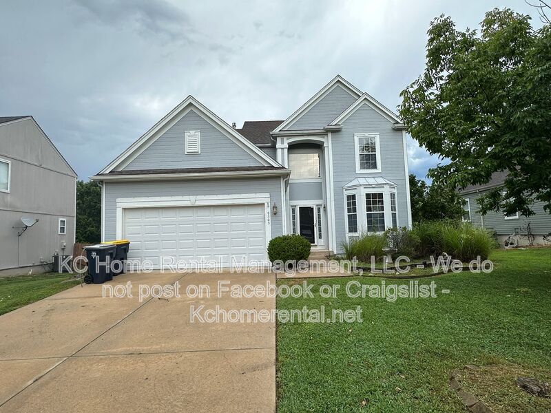 Kansas City House: 9305 North Charlotte Ct