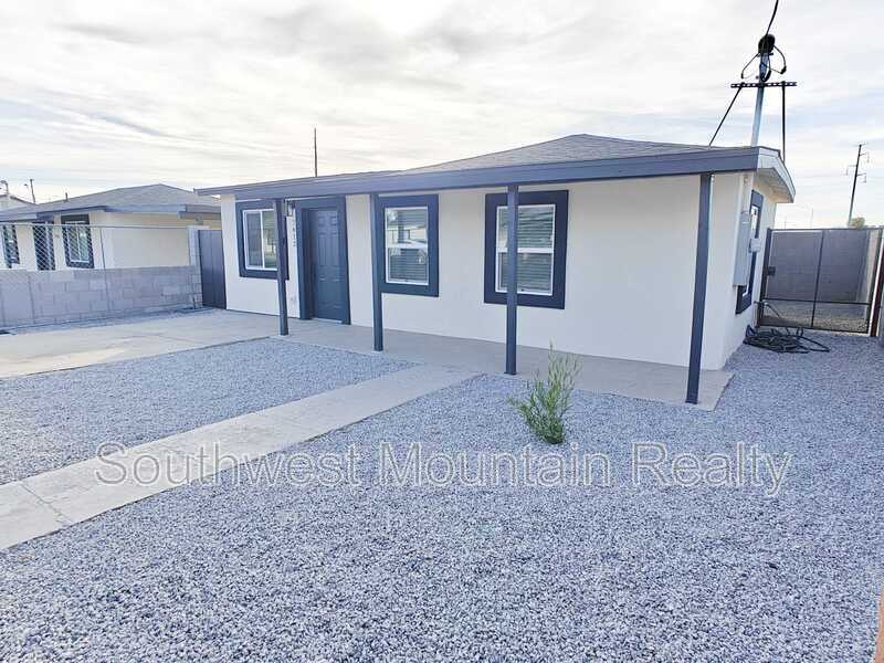 Glendale House: 7412 N 62nd Wy