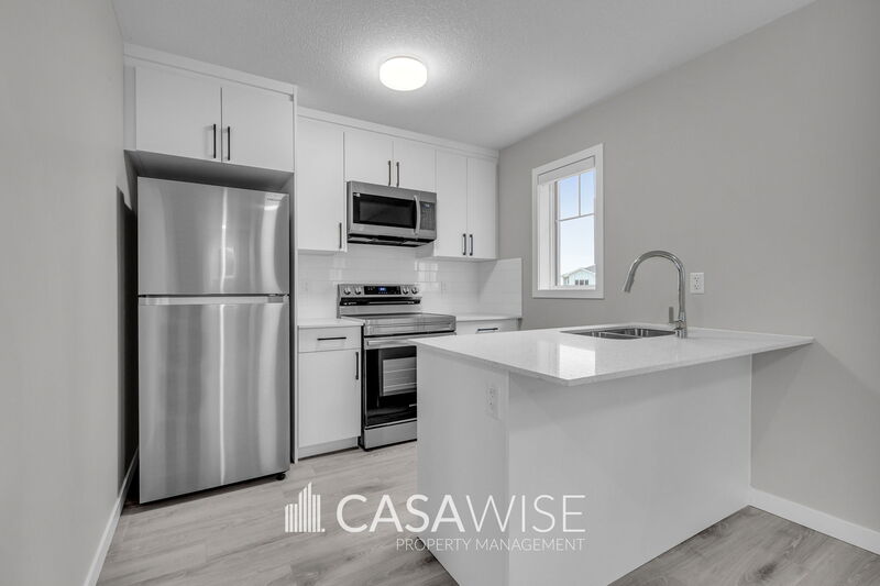 Edmonton House: 6046 Naden Landing NW