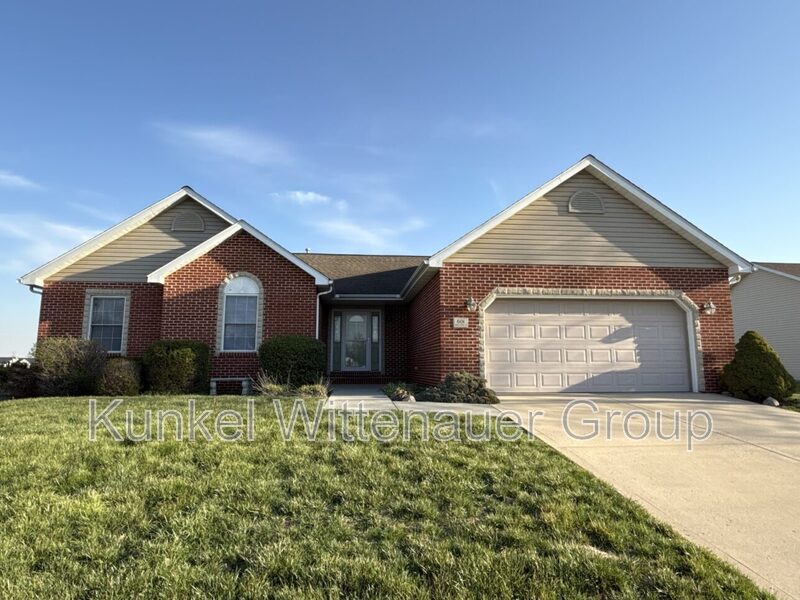 Mascoutah House: 601 Whetstone Lane