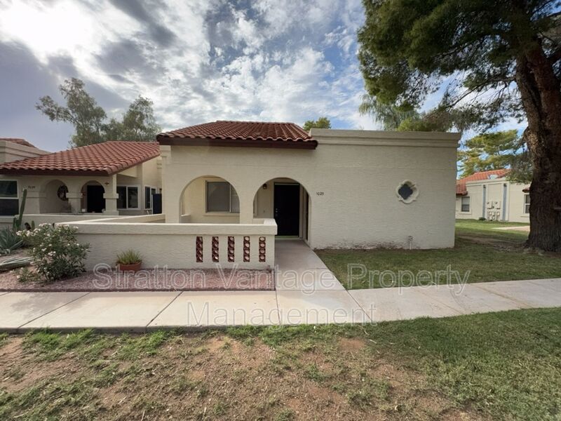 Mesa Townhome: 5136 E. Evergreen St.