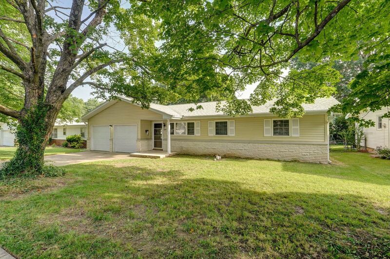 Springfield House: 2137 E Madison