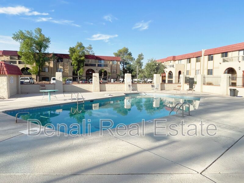 Tucson House: 461 W Yucca Court