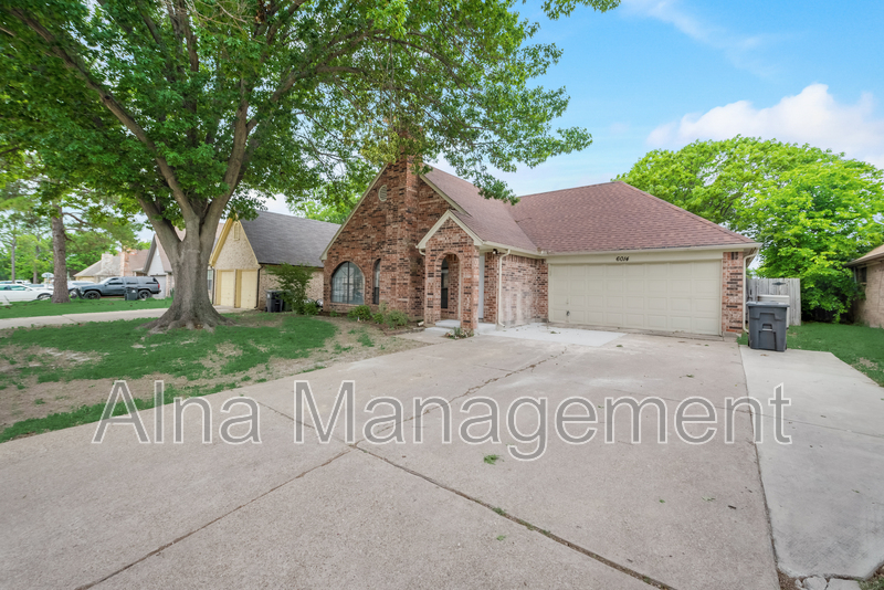 Arlington House: 6014 Meadowside Trl