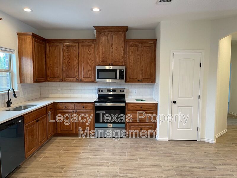 Cleburne House: 2321 CR 704 B