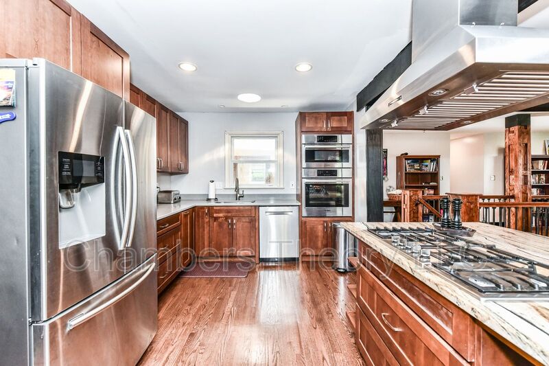 Alexandria House: 1328 N Ivanhoe St