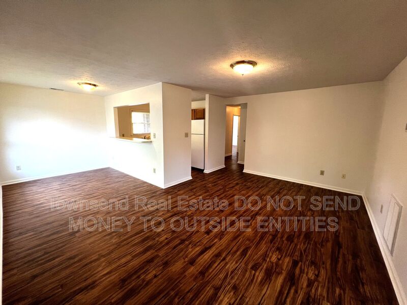 Fayetteville House: 1005-4 Ancestry Dr.