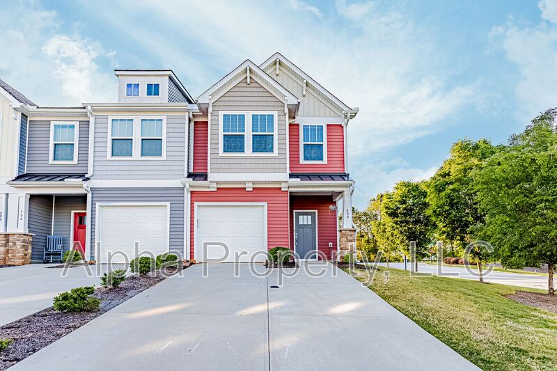 Duncan House: 400 Pangel Ln