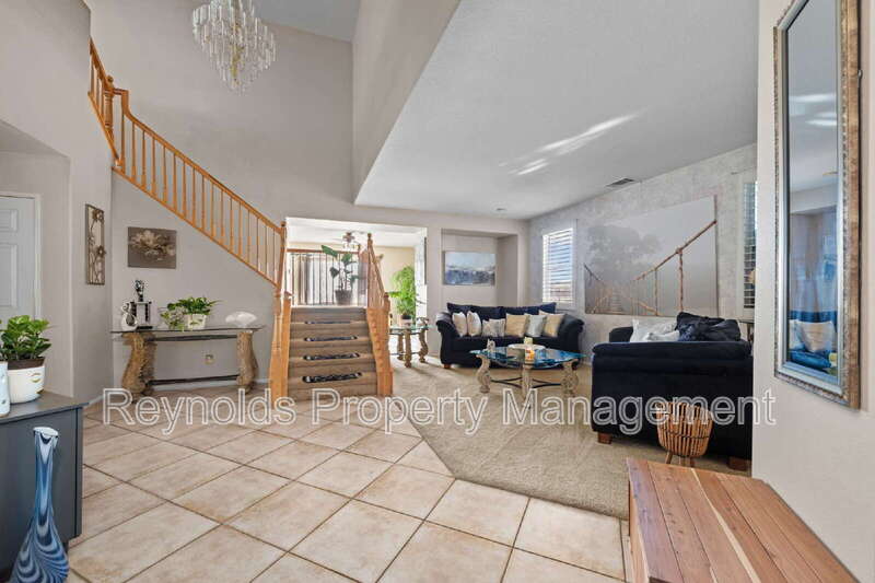 Murrieta House: 38276 Pine Creek Pl