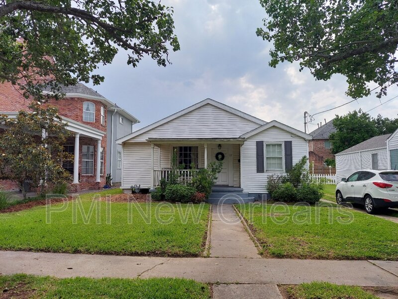 Metairie House: 12 Oaklawn Dr